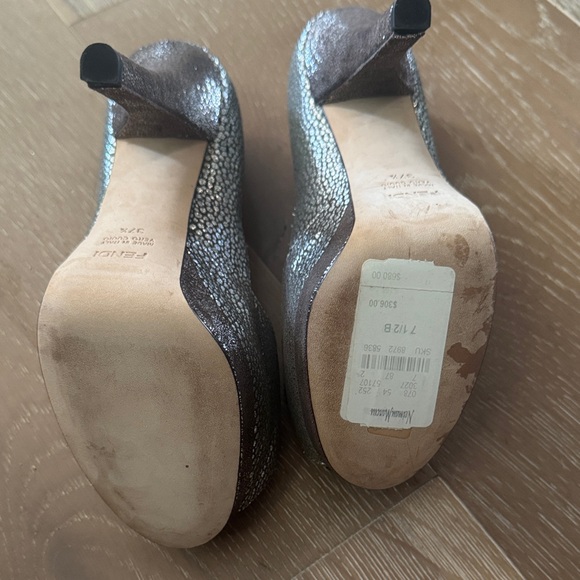 Fendi Women's Metallic Silver Bow Heels - Picture 3 of 4